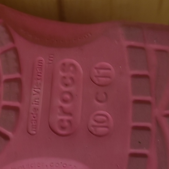 Toddler size 10 pink lined Crocs - Picture 6 of 6